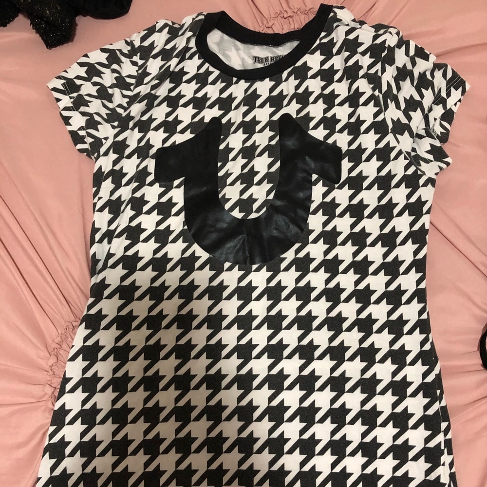 True religion top in black and white